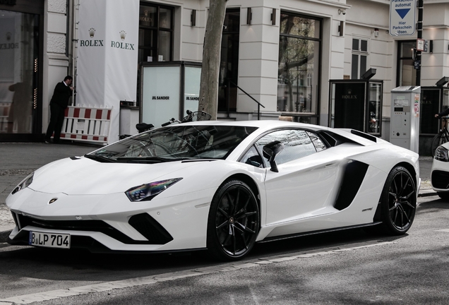 Lamborghini Aventador S LP740-4