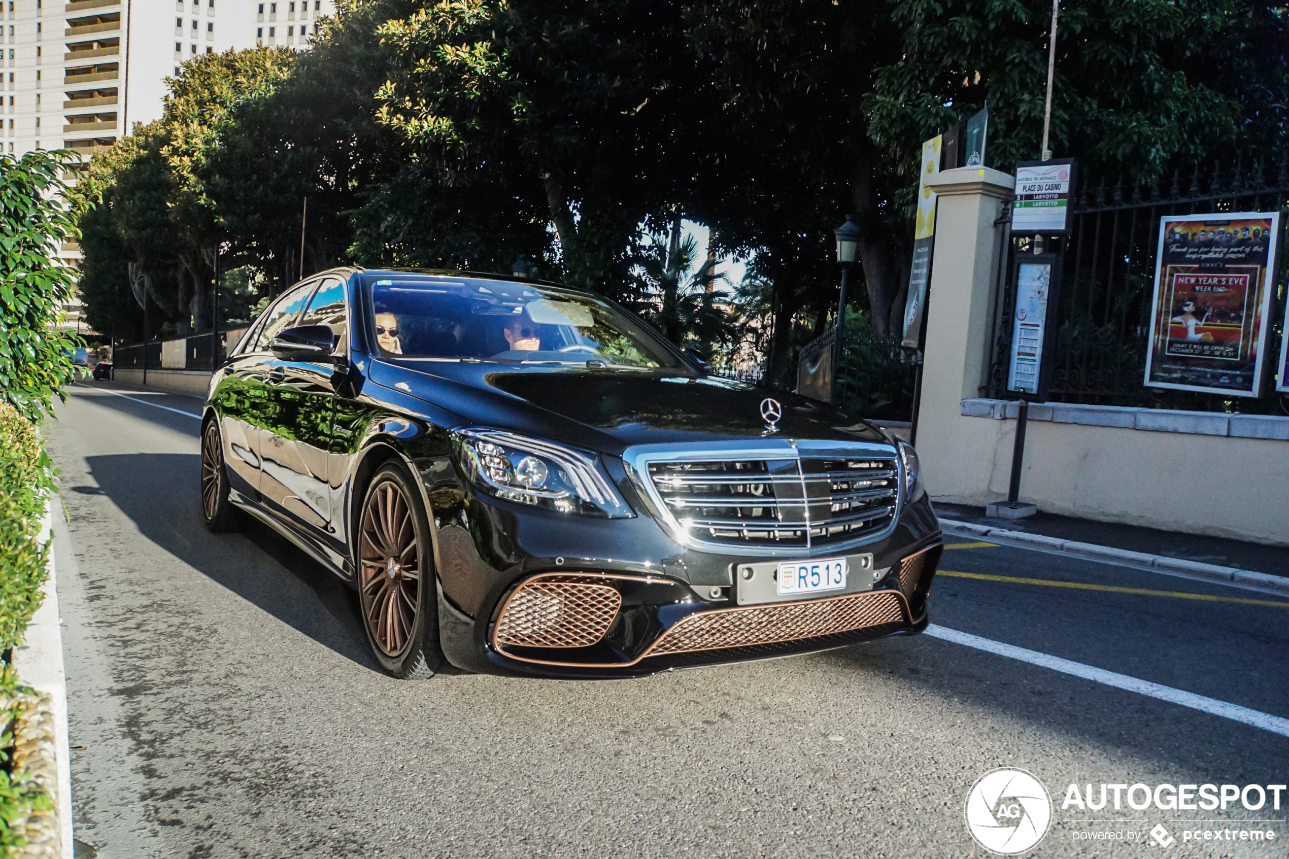 Traantje laten bij het zien van de Mercedes-AMG S 65 Final Edition