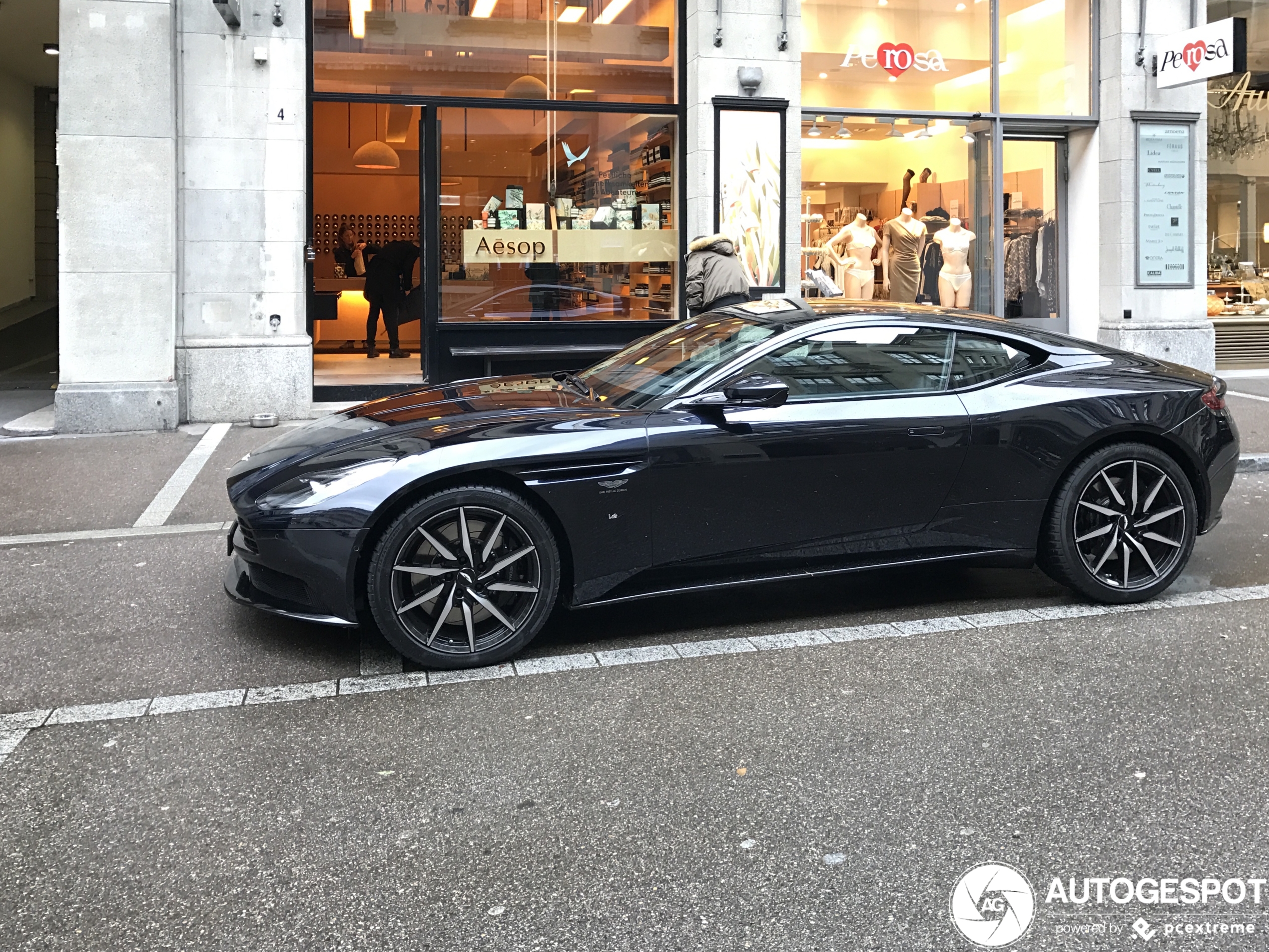 Aston Martin DB11