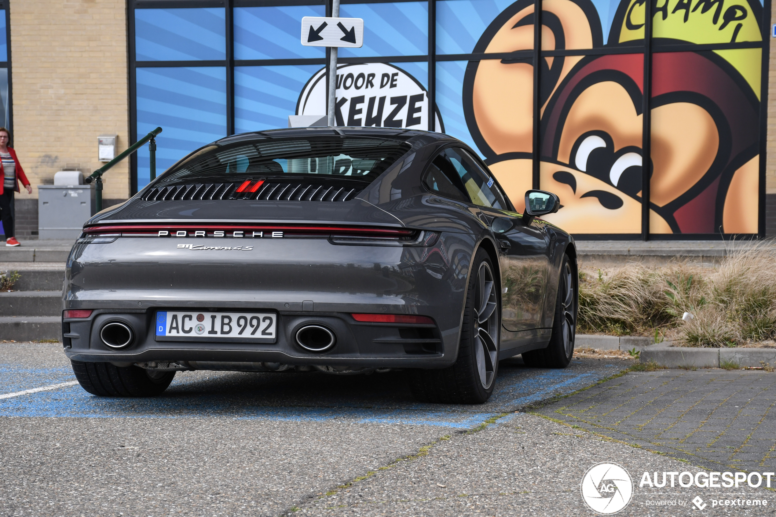 Porsche 992 Carrera 4S