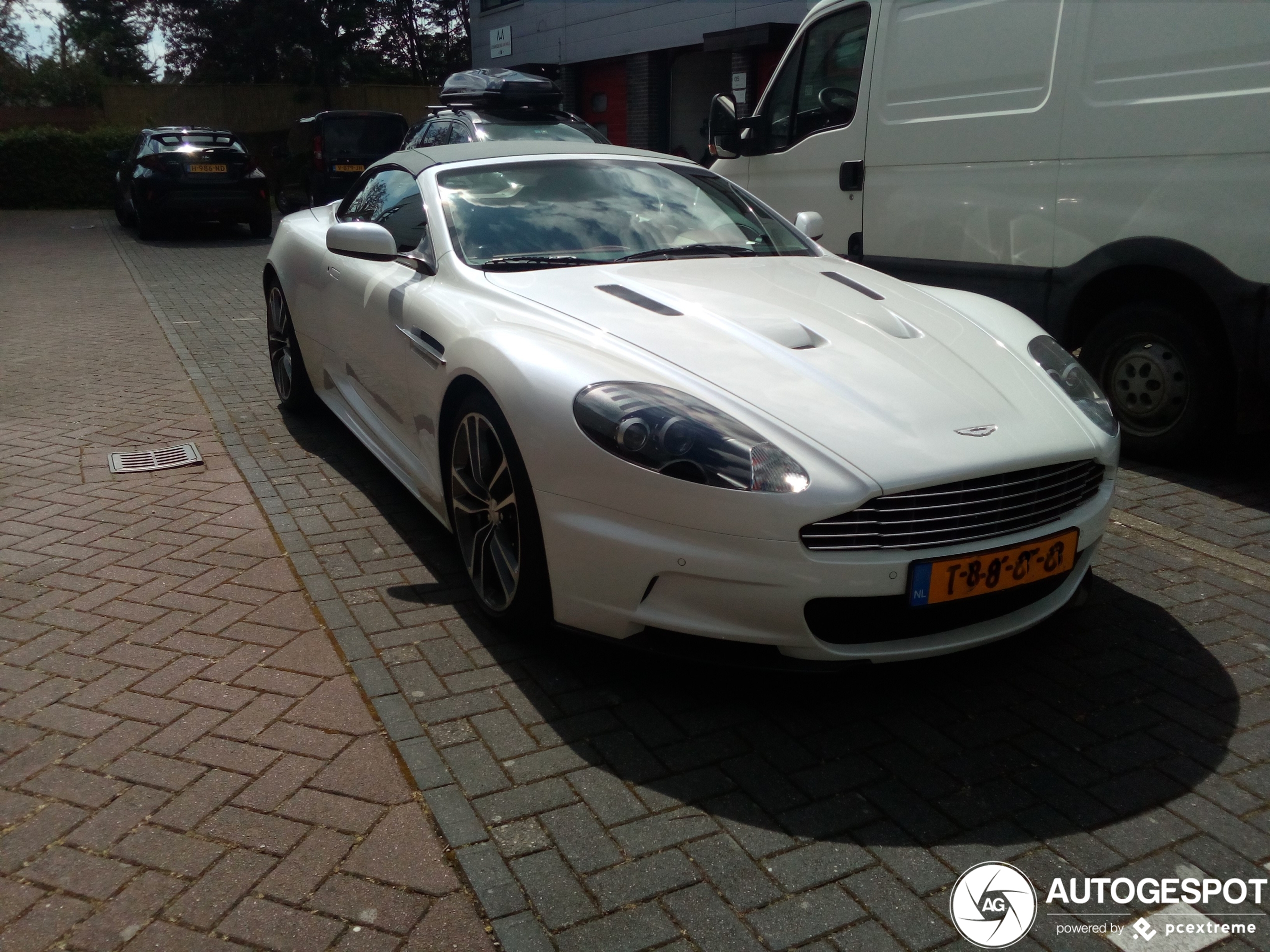 Aston Martin DBS Volante