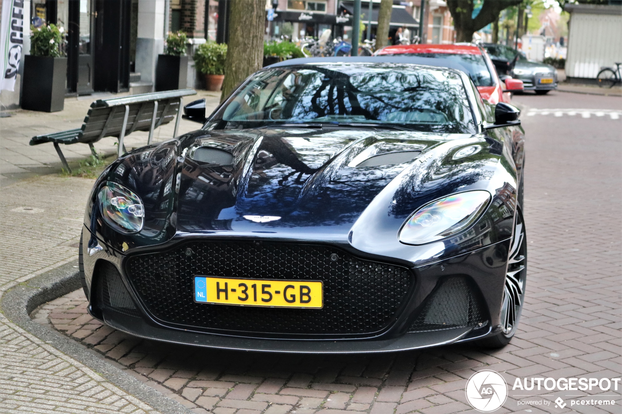 Aston Martin DBS Superleggera Volante