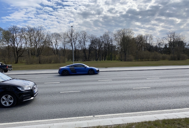 Audi R8 V10 Plus 2013