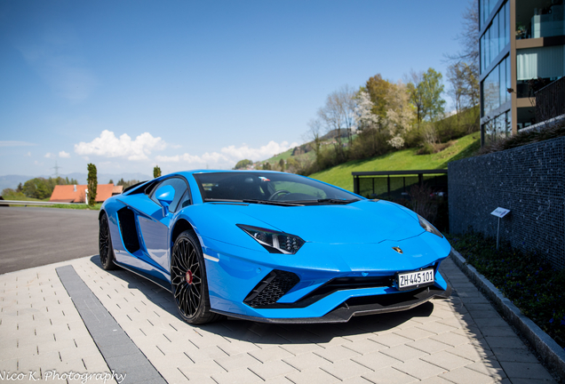 Lamborghini Aventador S LP740-4