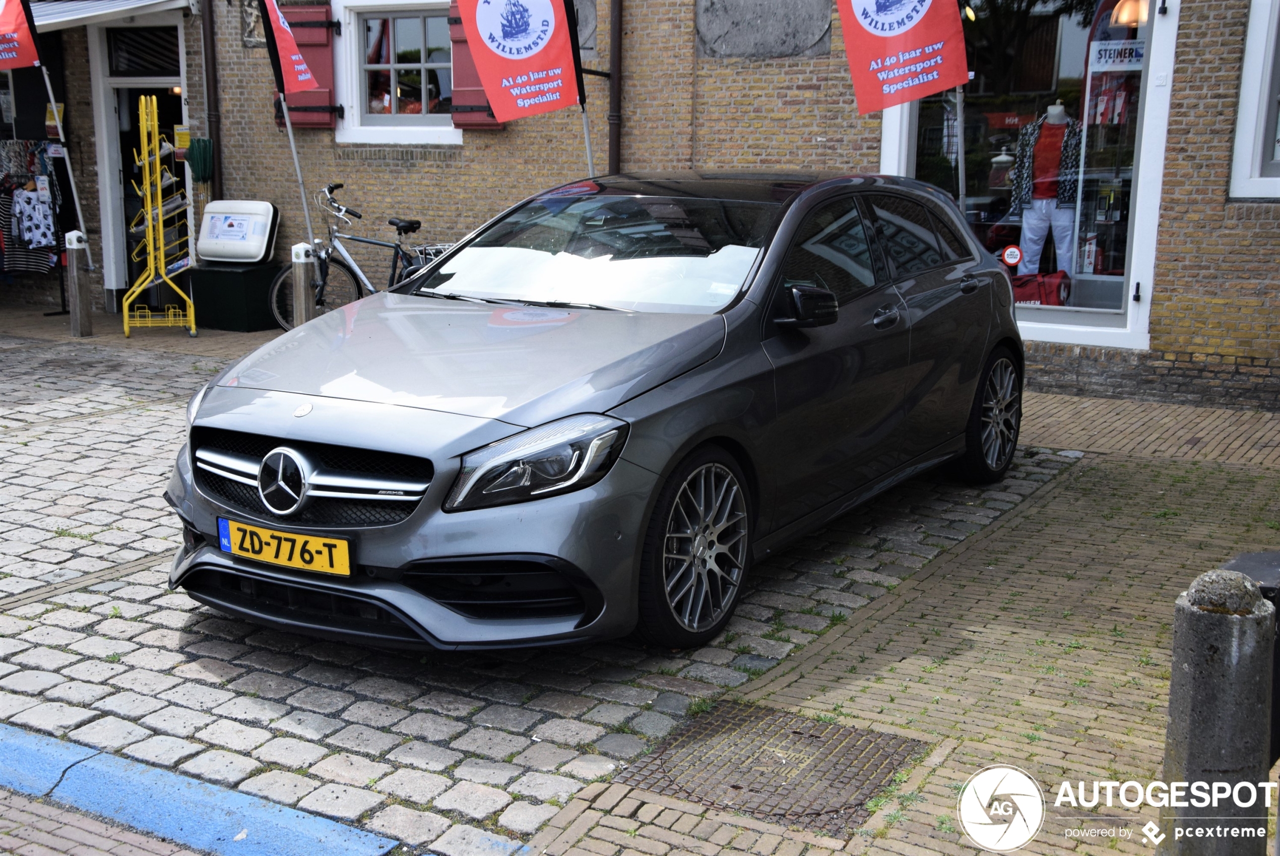 Mercedes-AMG A 45 W176 2015