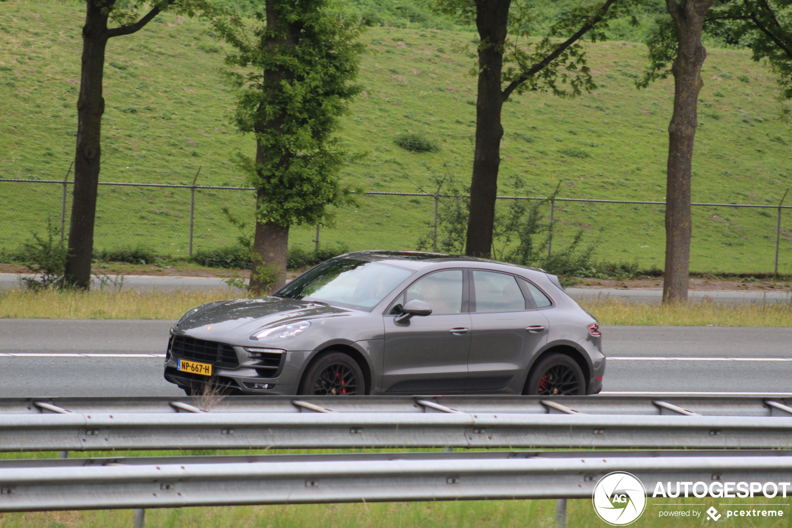 Porsche 95B Macan GTS