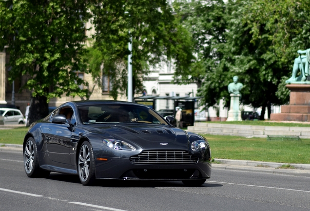 Aston Martin V12 Vantage