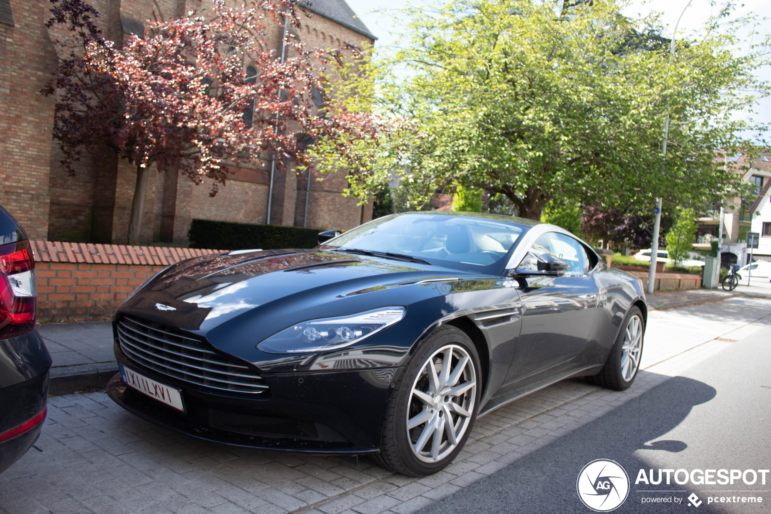 Aston Martin DB11