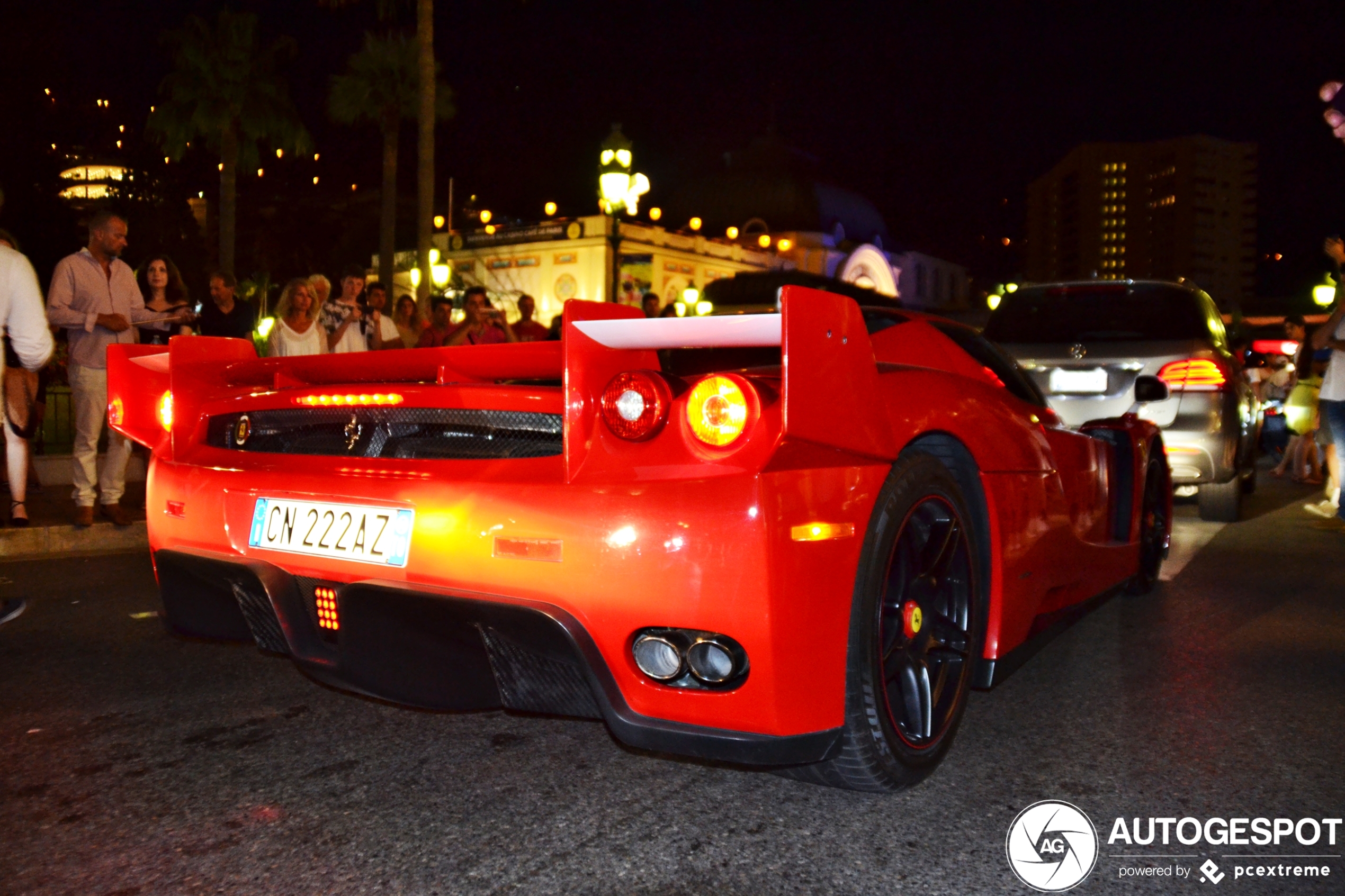 Ferrari Enzo in Monaco trekt de aandacht op Casinoplein