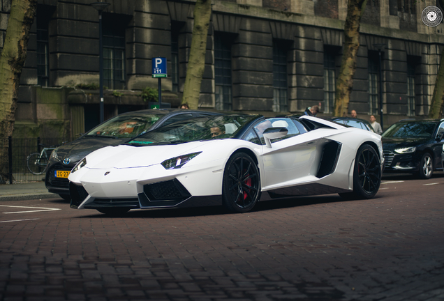 Lamborghini Aventador LP700-4 Roadster