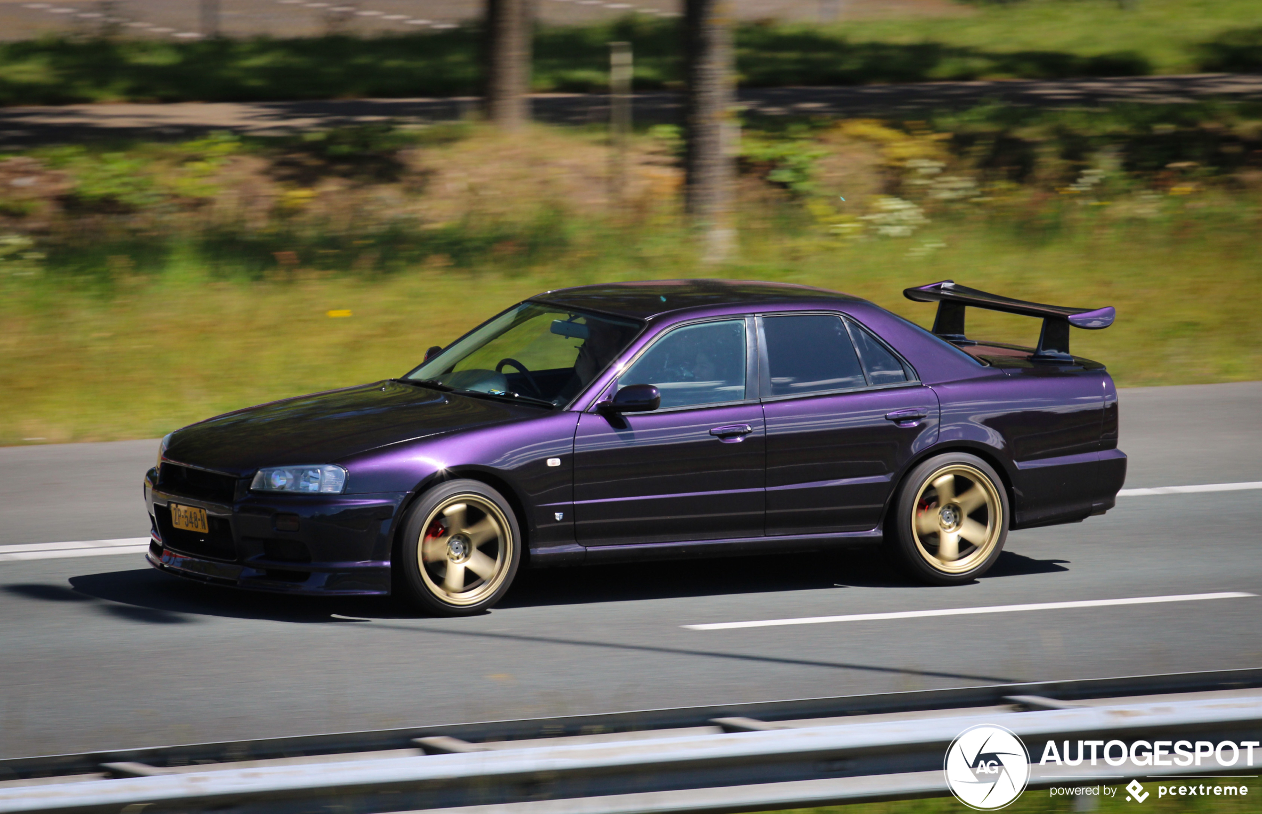 Nissan Skyline R34 Sedan