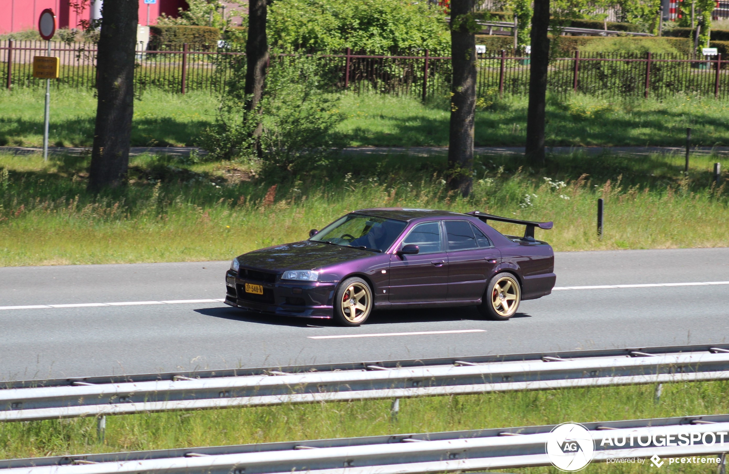 Nissan Skyline R34 Sedan