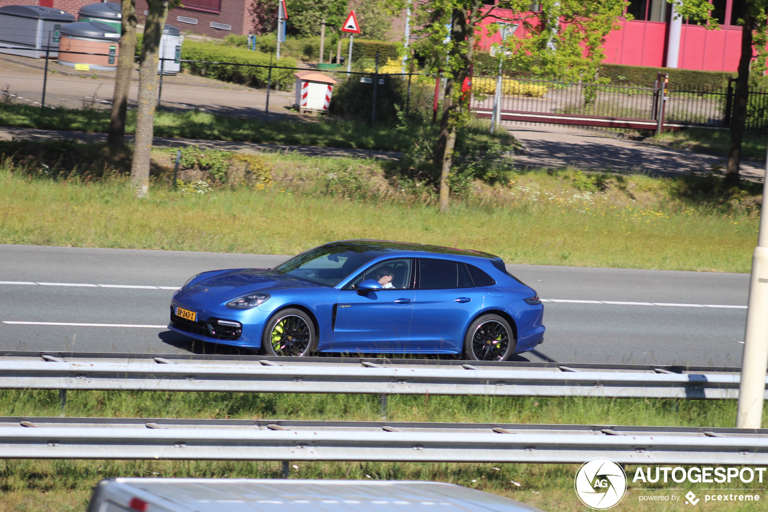 Porsche 971 Panamera Turbo S E-Hybrid Sport Turismo