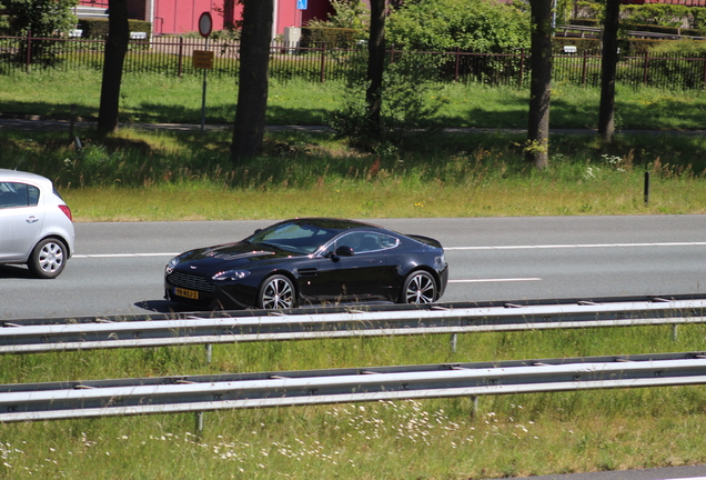 Aston Martin V12 Vantage Carbon Black Edition