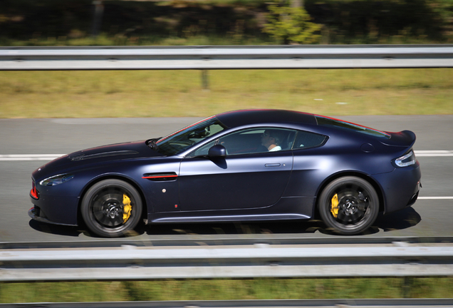 Aston Martin V12 Vantage S Red Bull Racing Edition