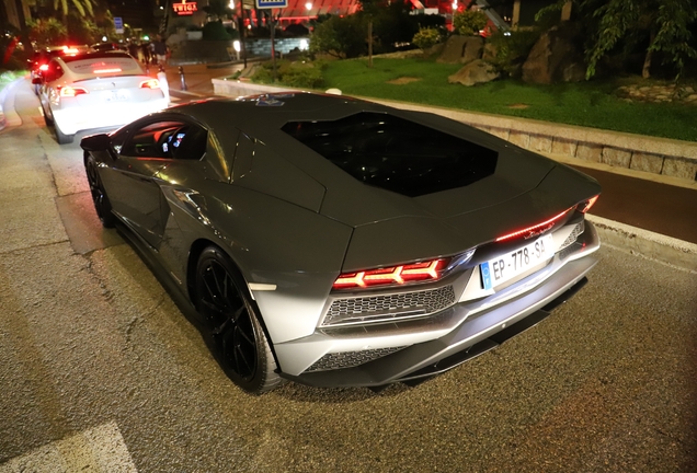 Lamborghini Aventador S LP740-4