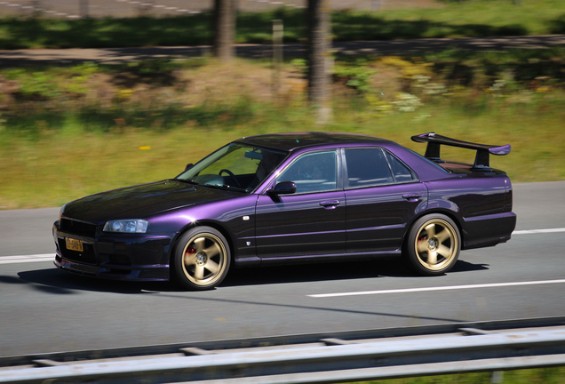 Nissan Skyline R34 Sedan