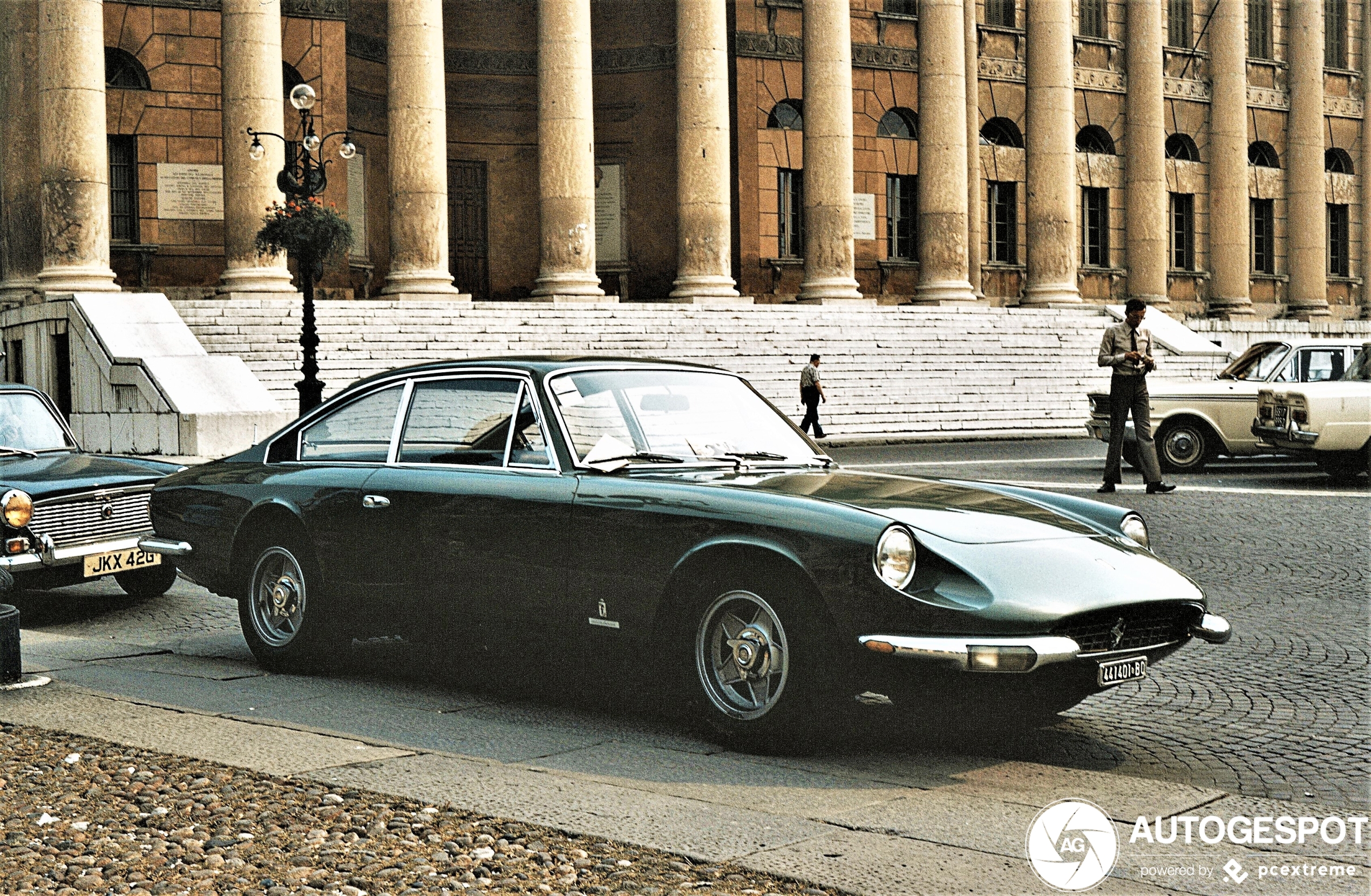 Ferrari 365 GT 2+2