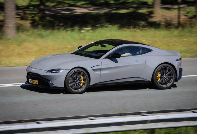 Aston Martin V8 Vantage 2018