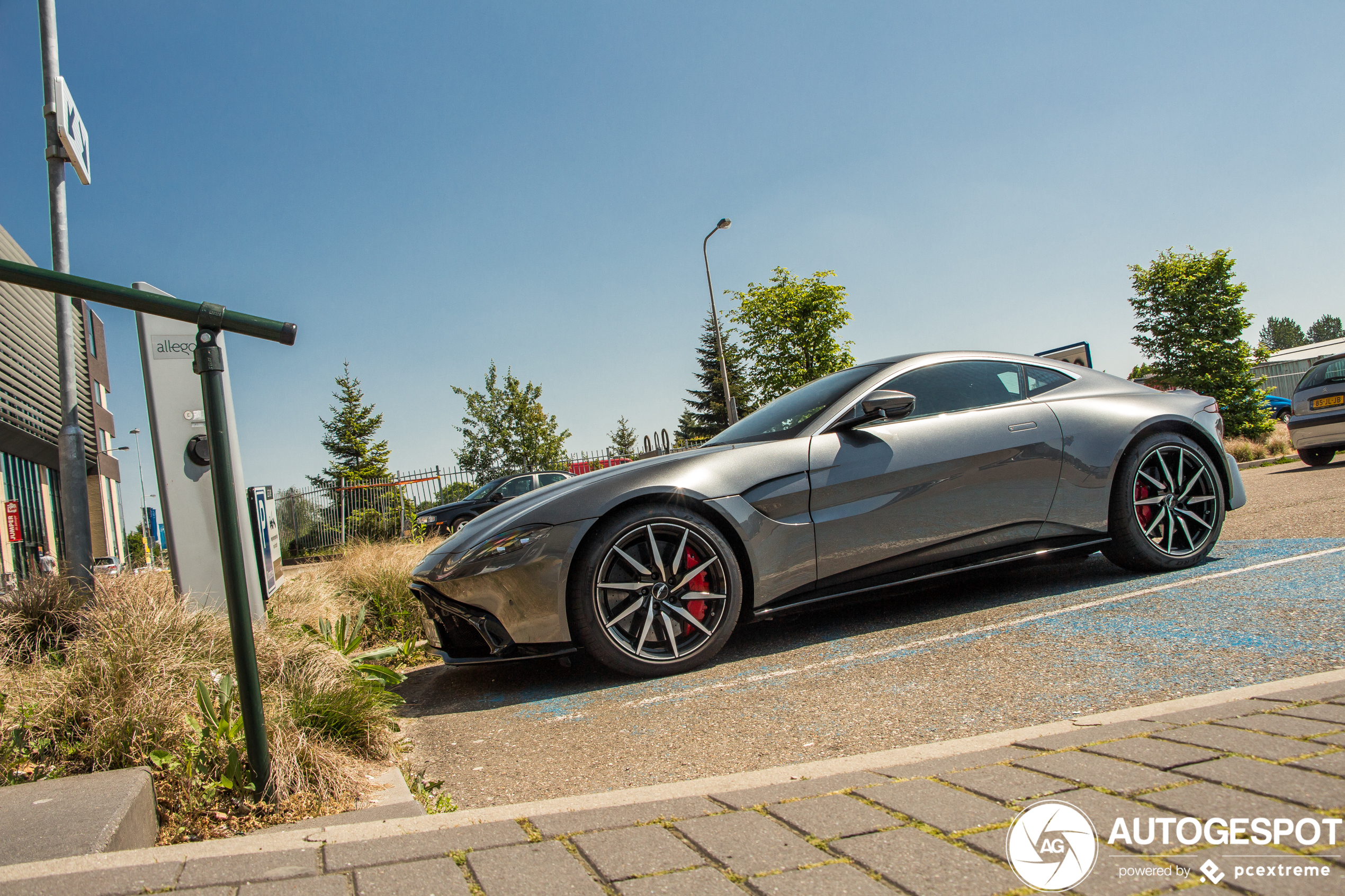 Aston Martin V8 Vantage 2018