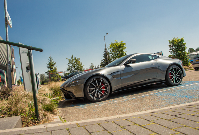 Aston Martin V8 Vantage 2018