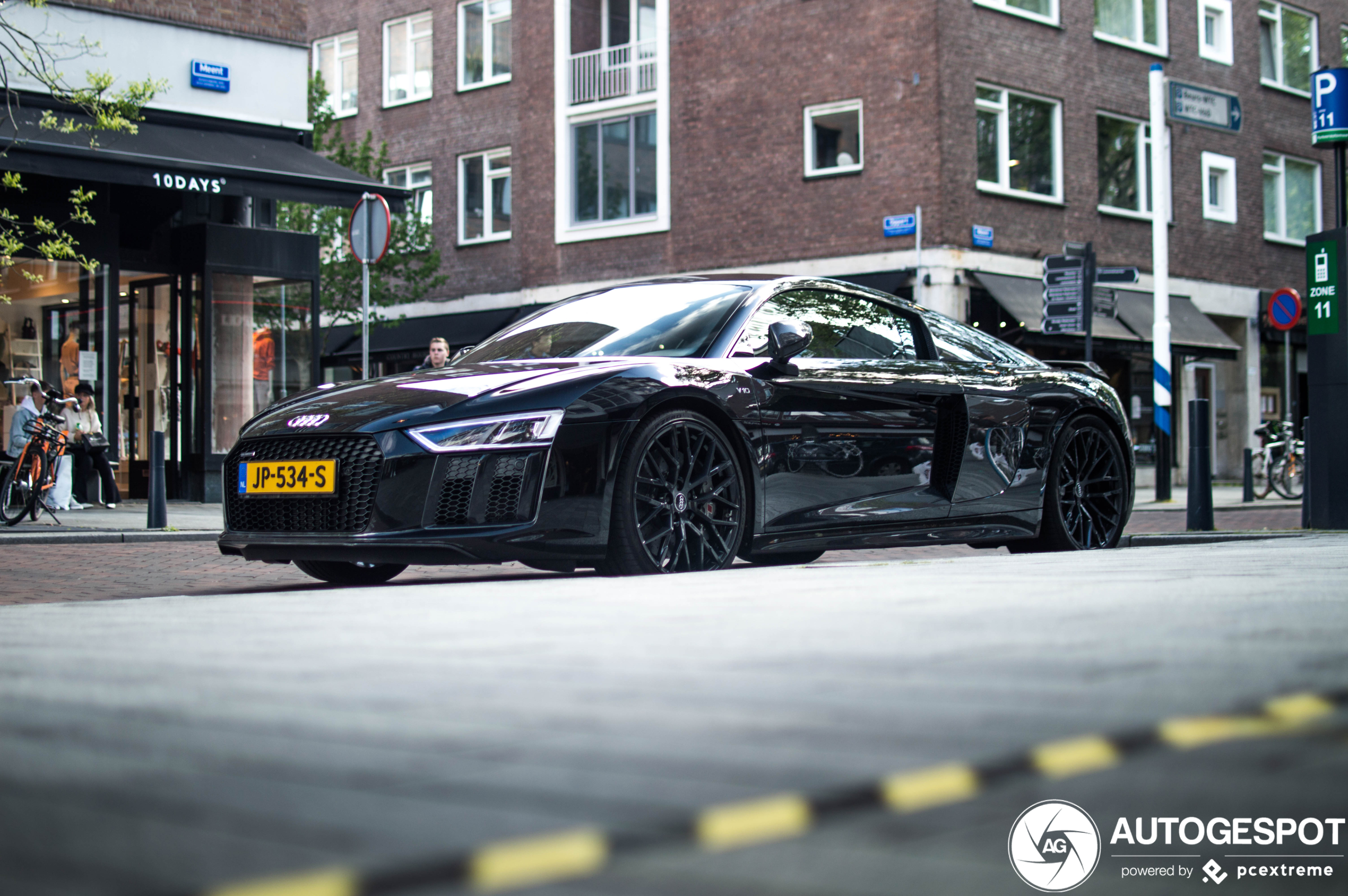 Audi R8 V10 Plus 2015