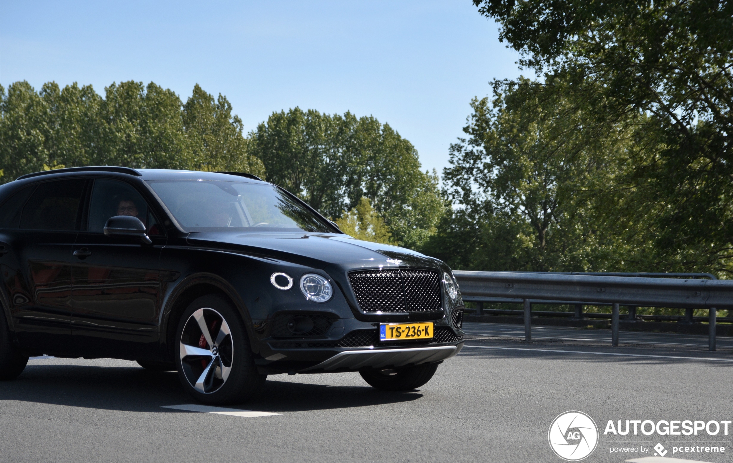 Bentley Bentayga V8