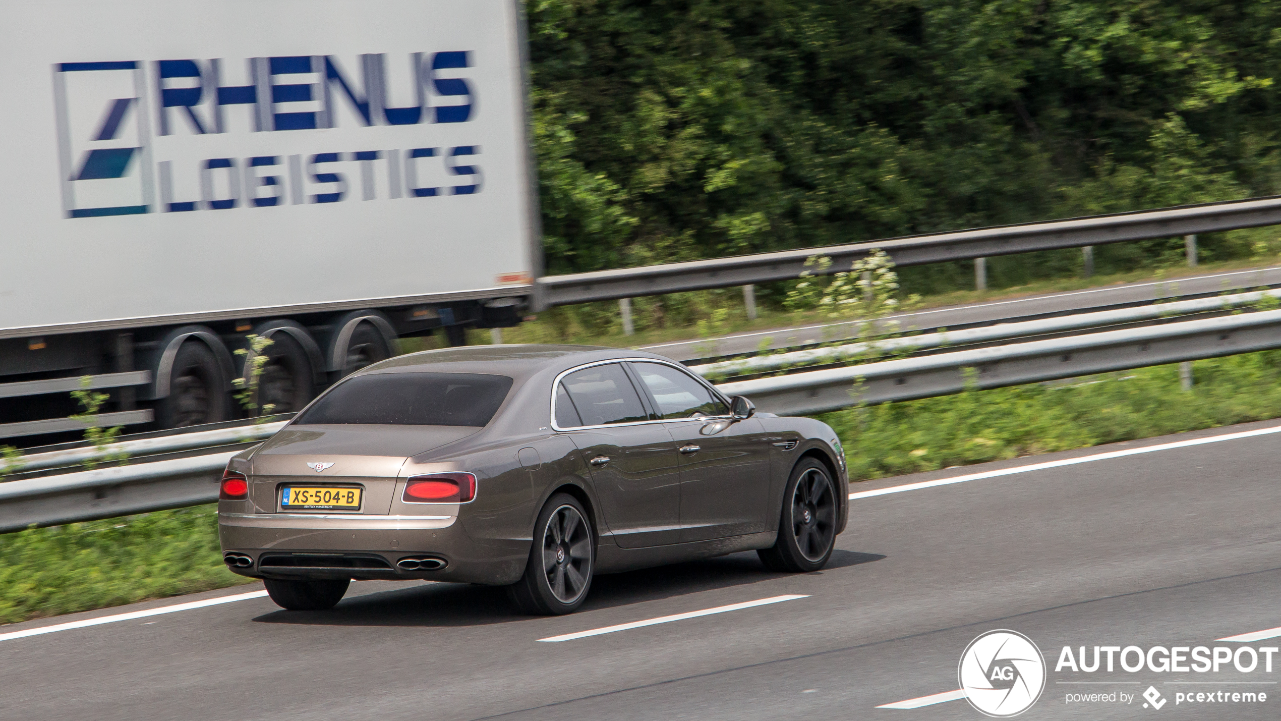 Bentley Flying Spur V8 S