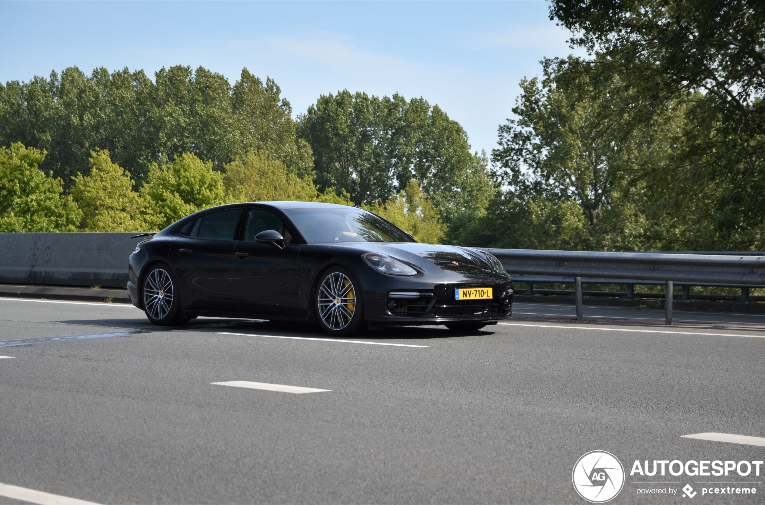 Porsche 971 Panamera Turbo Executive