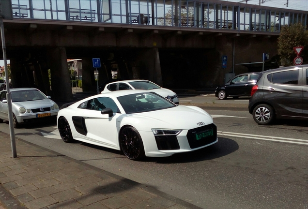 Audi R8 V10 Plus 2015