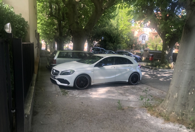 Mercedes-AMG A 45 W176 2015