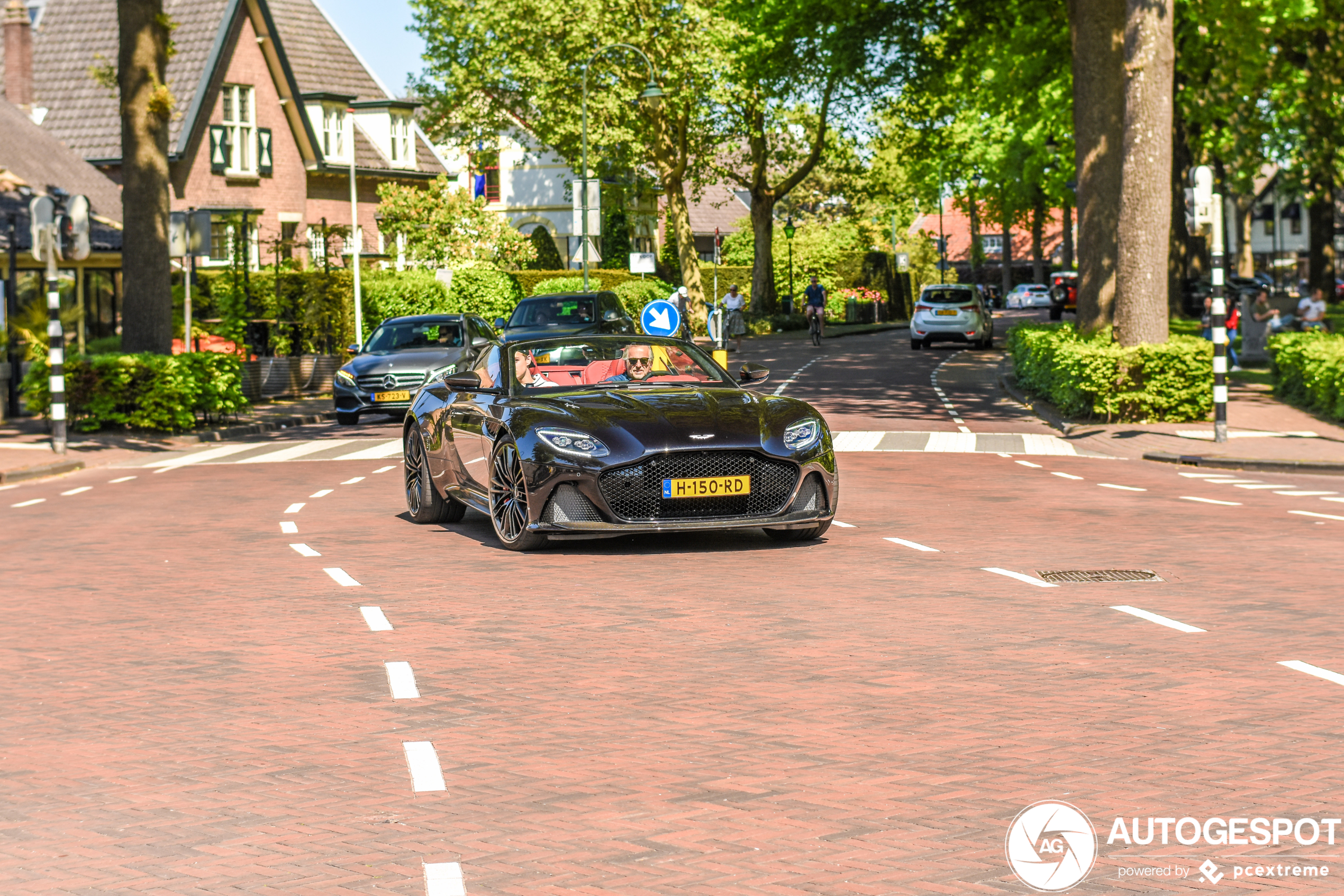 Aston Martin DBS Superleggera Volante