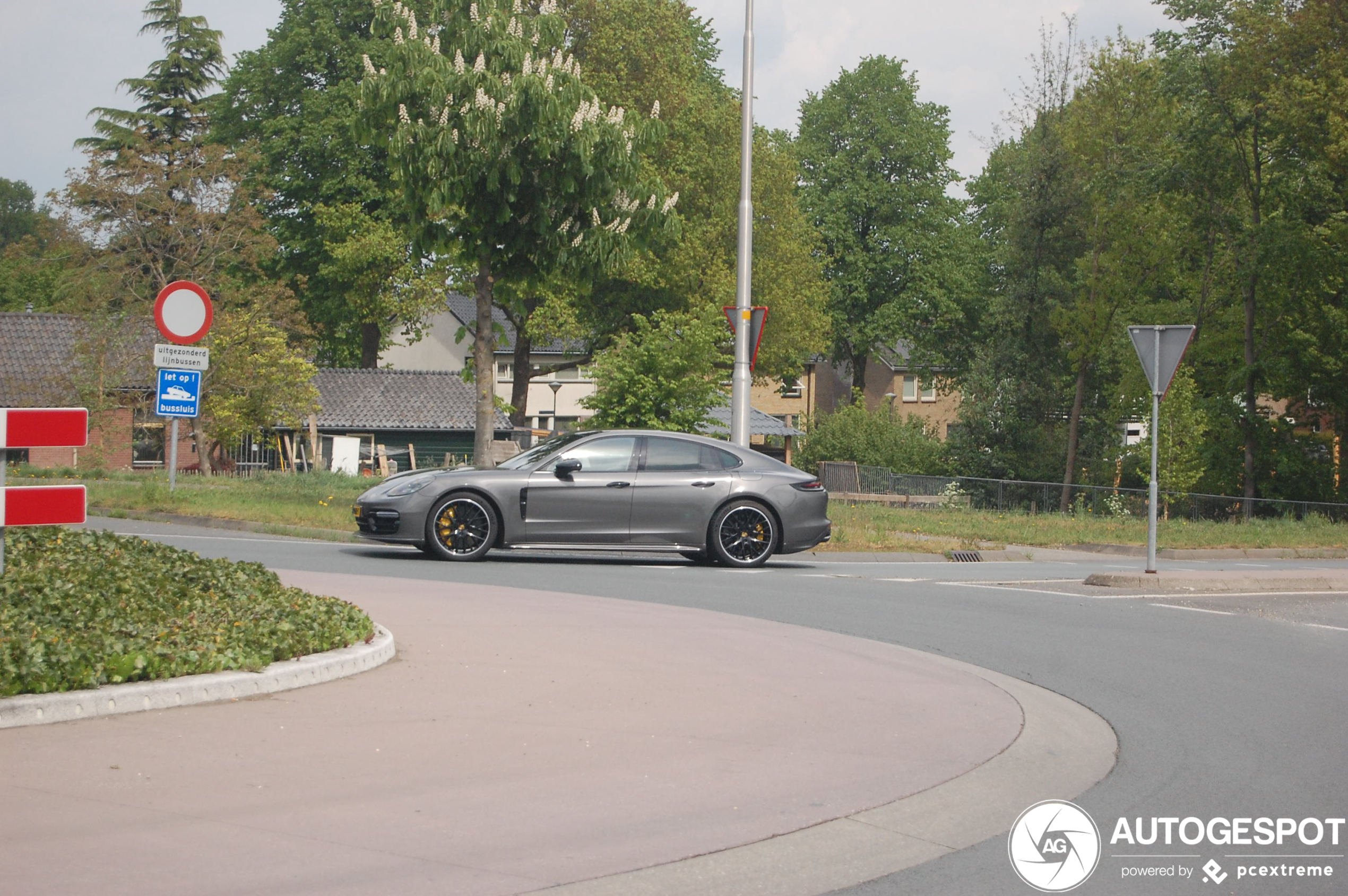 Porsche 971 Panamera Turbo S E-Hybrid