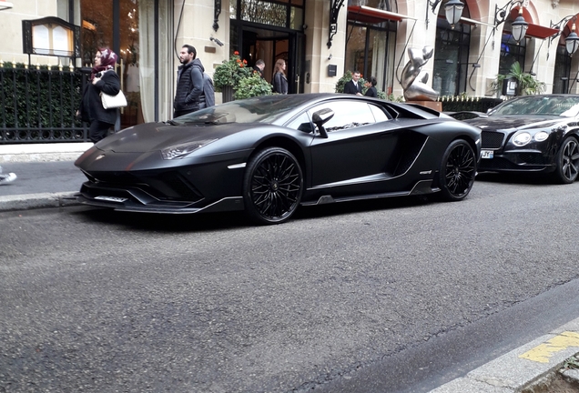 Lamborghini Aventador S LP740-4 Nero Design