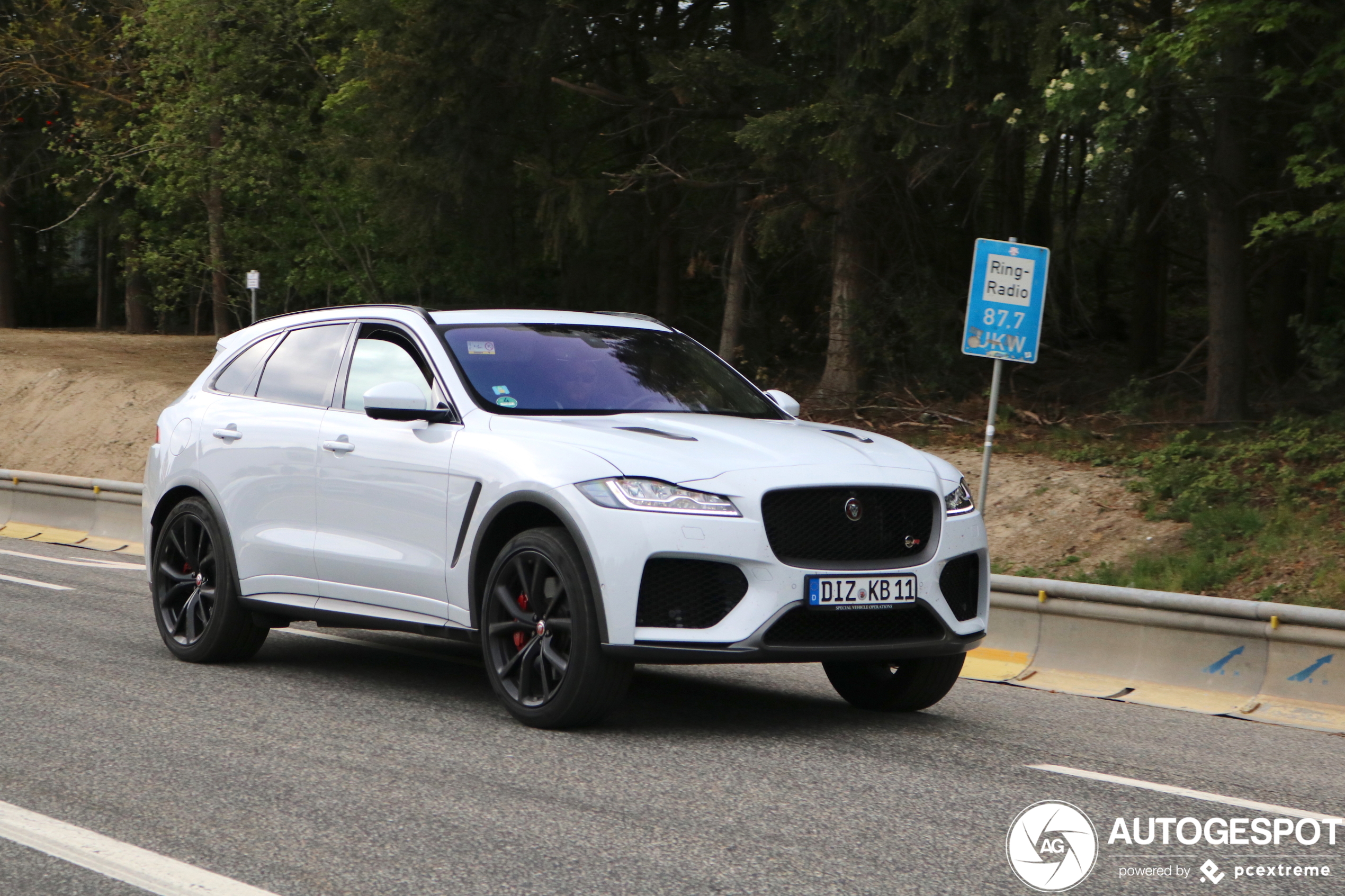 Jaguar F-PACE SVR