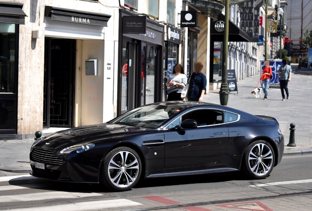 Aston Martin V12 Vantage