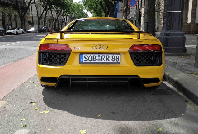 Audi R8 V10 Plus 2015