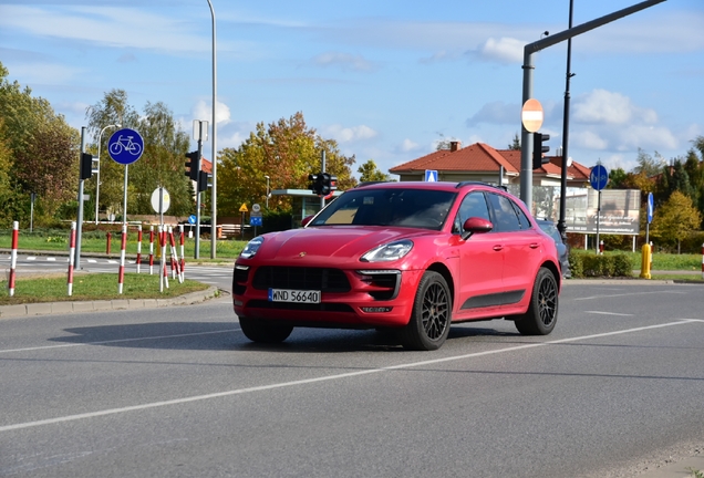 Porsche 95B Macan GTS