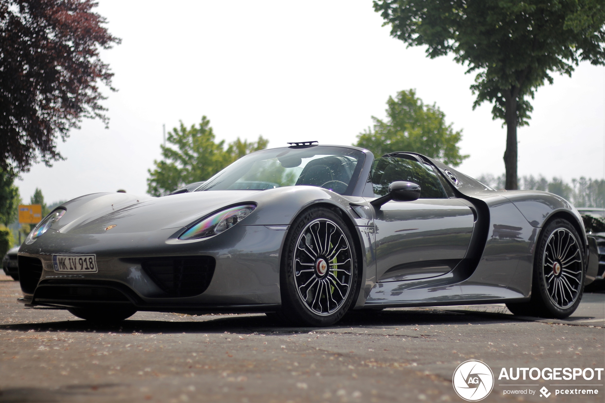 Porsche 918 Spyder Weissach Package