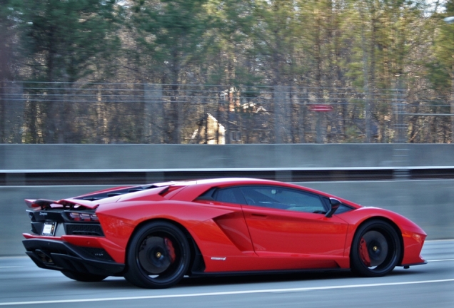 Lamborghini Aventador S LP740-4