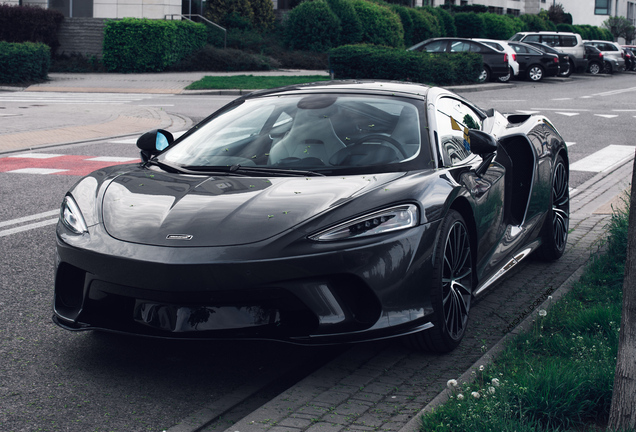 McLaren GT