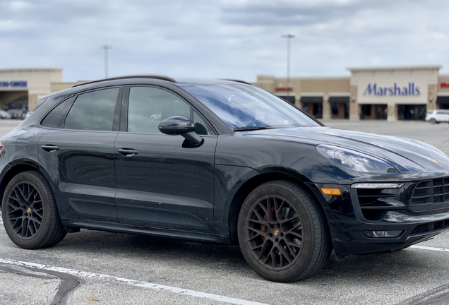 Porsche 95B Macan GTS