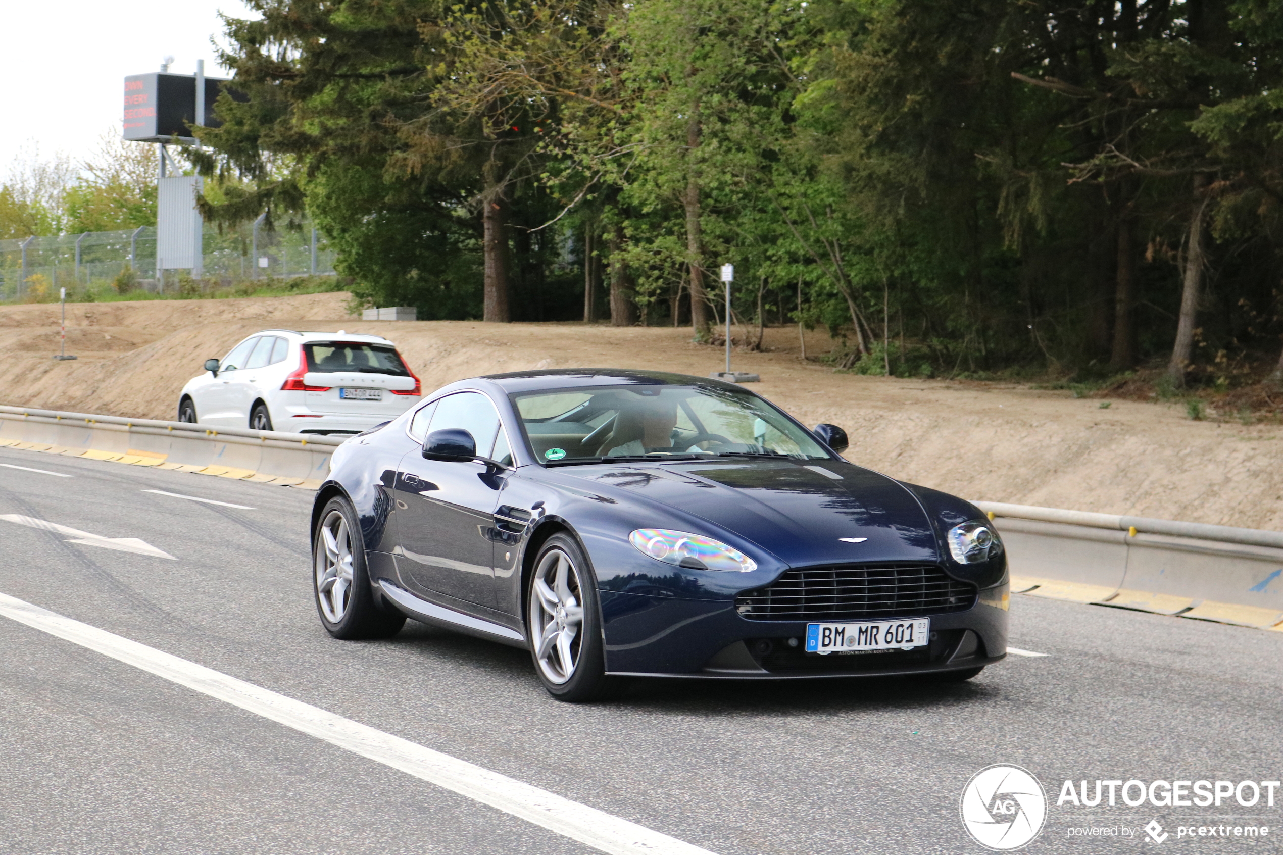 Aston Martin V8 Vantage 2012