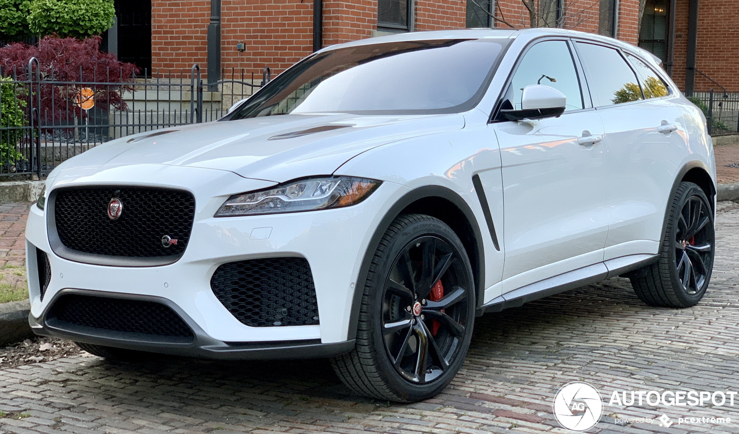 Jaguar F-PACE SVR