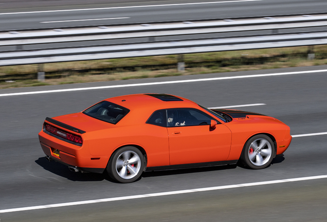 Dodge Challenger SRT-8