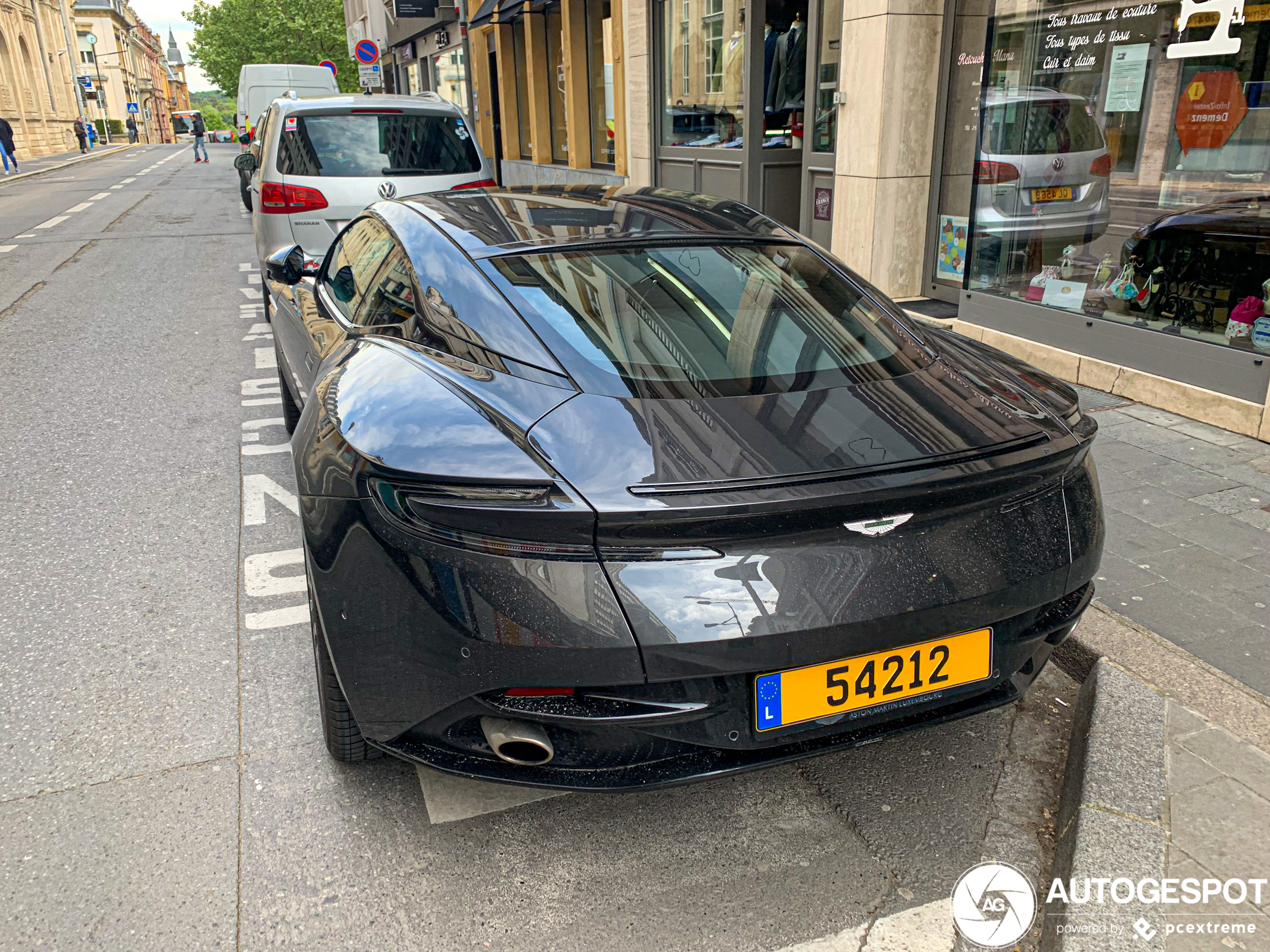 Aston Martin DB11