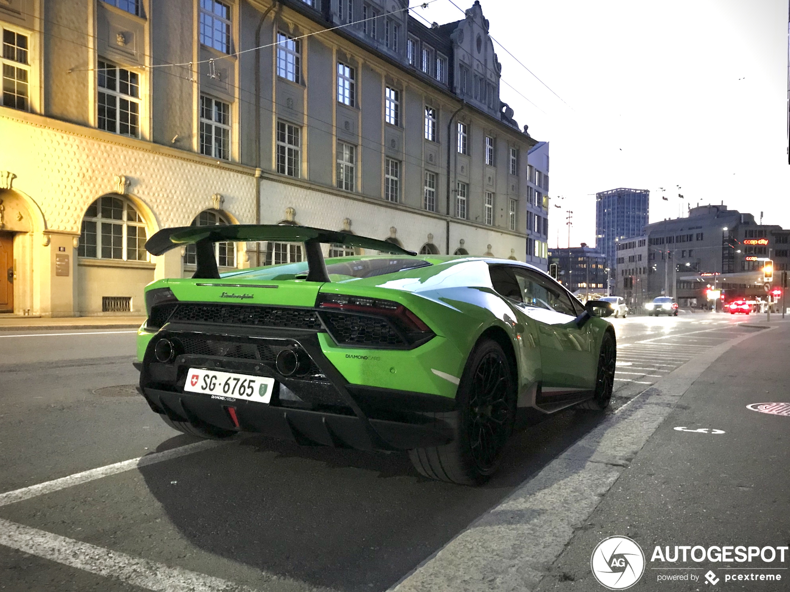 Lamborghini Huracán LP640-4 Performante