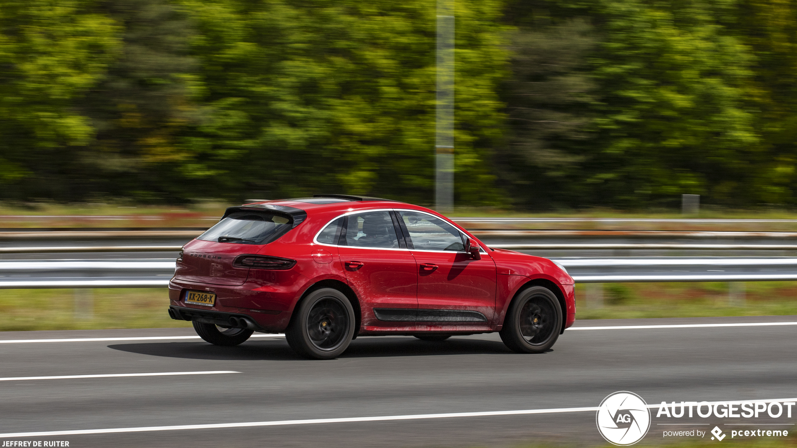 Porsche 95B Macan GTS