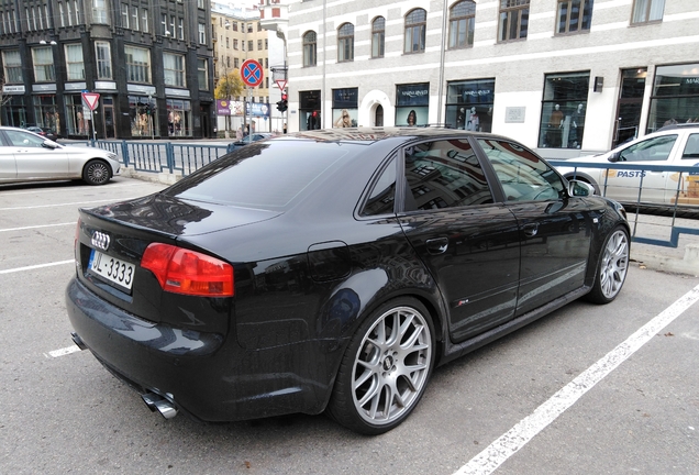 Audi RS4 Sedan