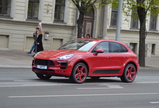 Porsche 95B Macan GTS